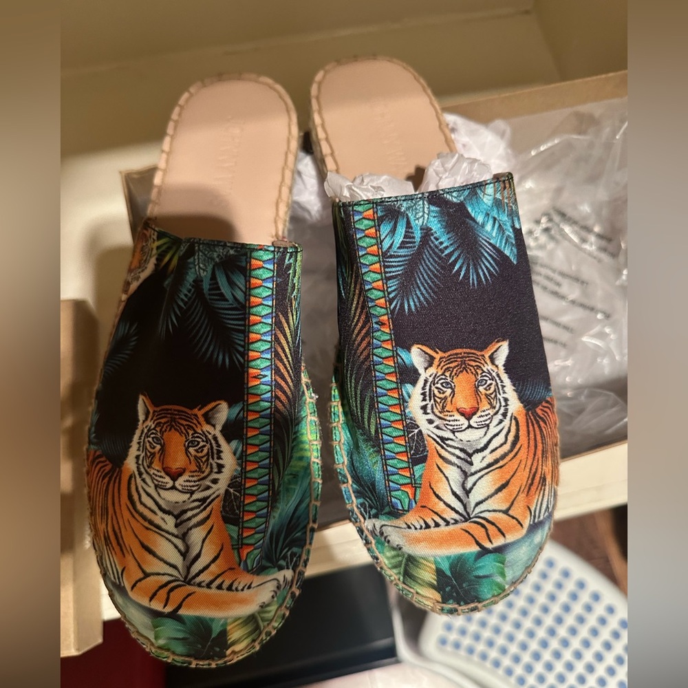 Brand new Johnny Was Tiger Print Slip-On Women's Espadrille Mules